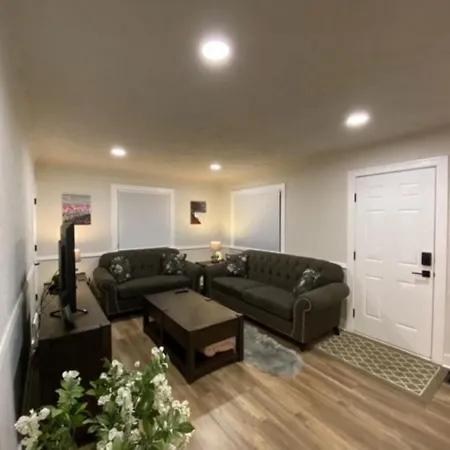 Charming Brick Home With Bonus Space & Foosball Spokane Exterior photo
