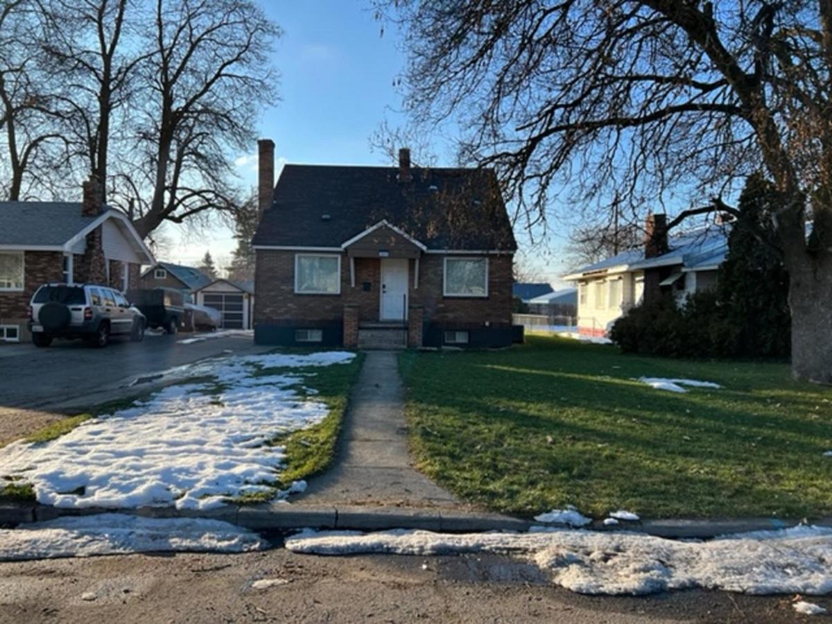 Holiday home Charming Brick With Bonus Space & Foosball Spokane