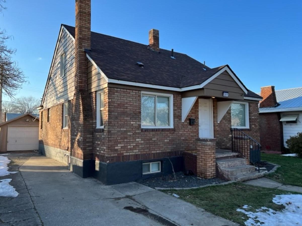 Charming Brick With Bonus Space & Foosball Hébergement de vacances Spokane